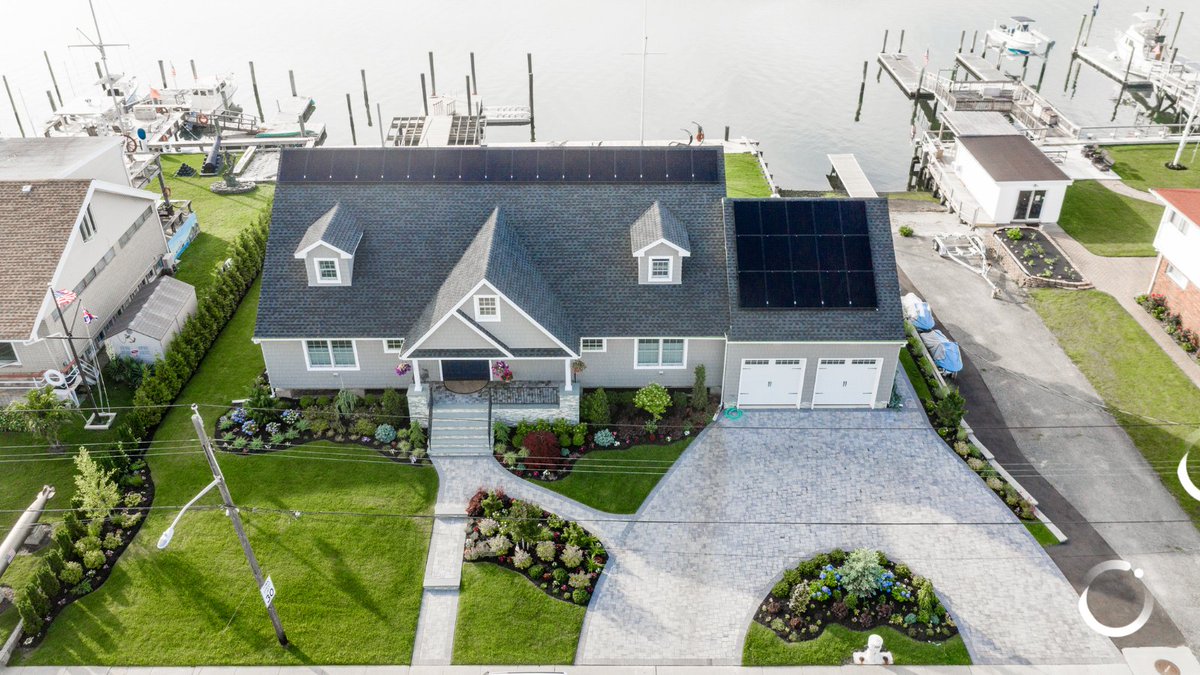 EmPowerSolar's tweet image. #PowerMoveThursday⚡️
Location: Island Park
System size: 11.20 kW / 32 Panels / 350 Watt Panels
Annual Electric Savings: $3,281!
Check back biweekly to learn how much your neighbors are saving with solar! ☀️#SolarPowered #SolarEnergy #SolarPanels #SolarSavings #LongIsland #NYC
