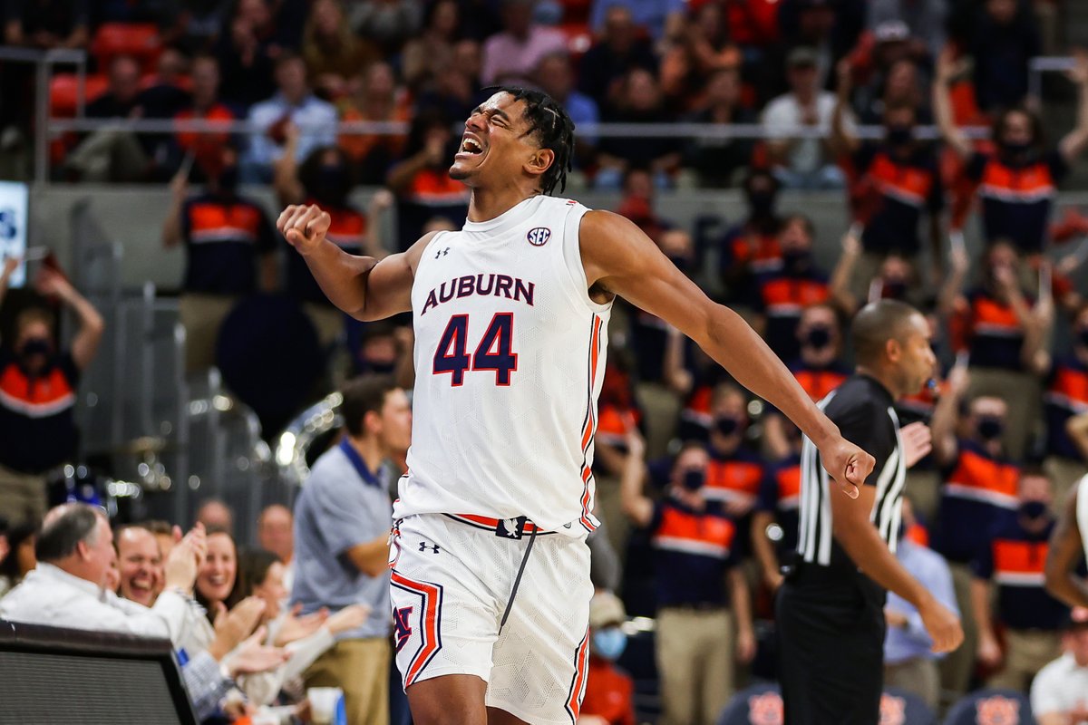 AuburnMBB's tweet image. Hit that RT and help us wish a Happy Birthday to the best hype man in the country! 

🎂🥳🎊🎉 @Dylanupnext__ 

#WarEagle