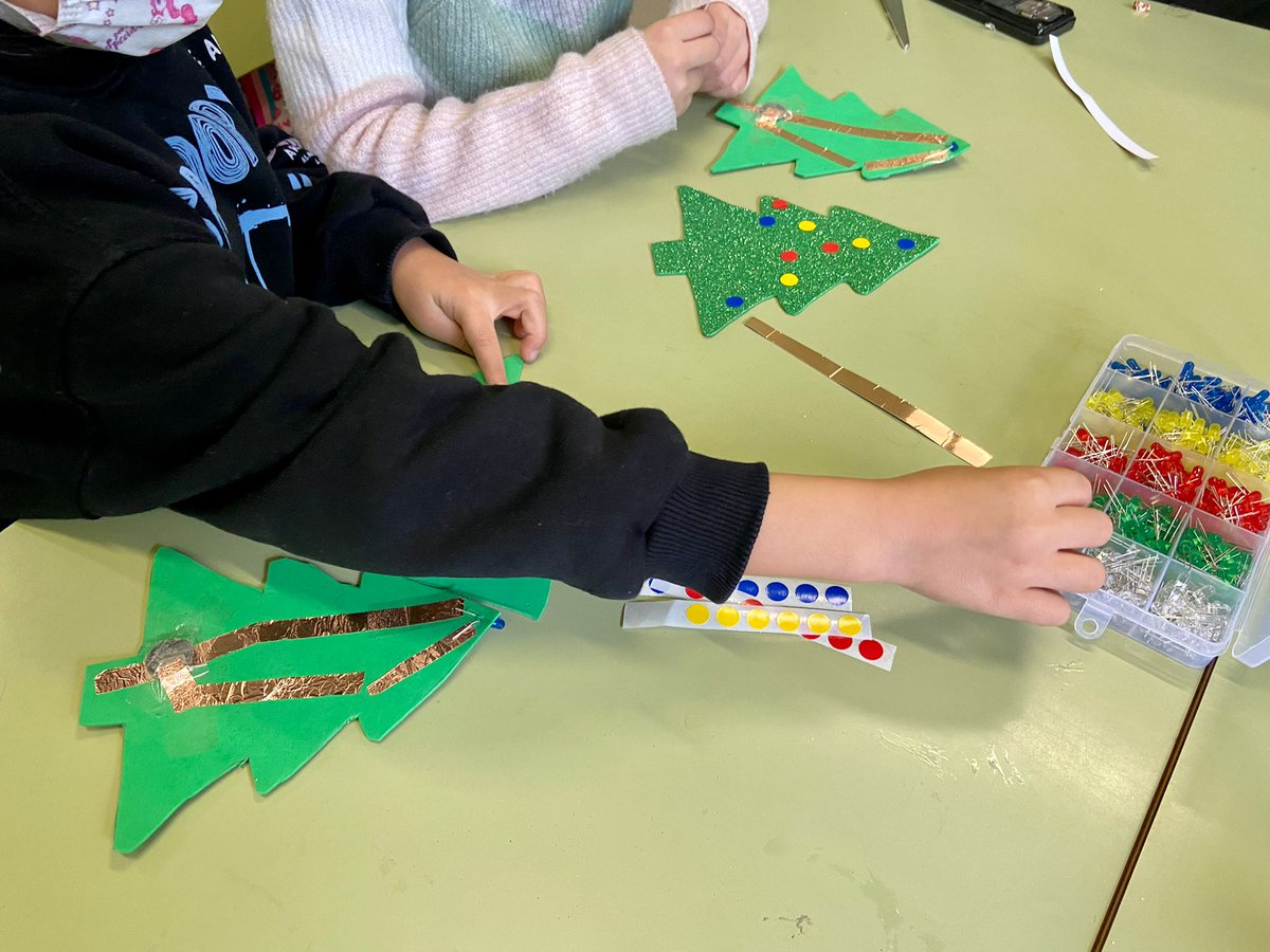 Escola Àngel Guimerà El Vendrell tweet media