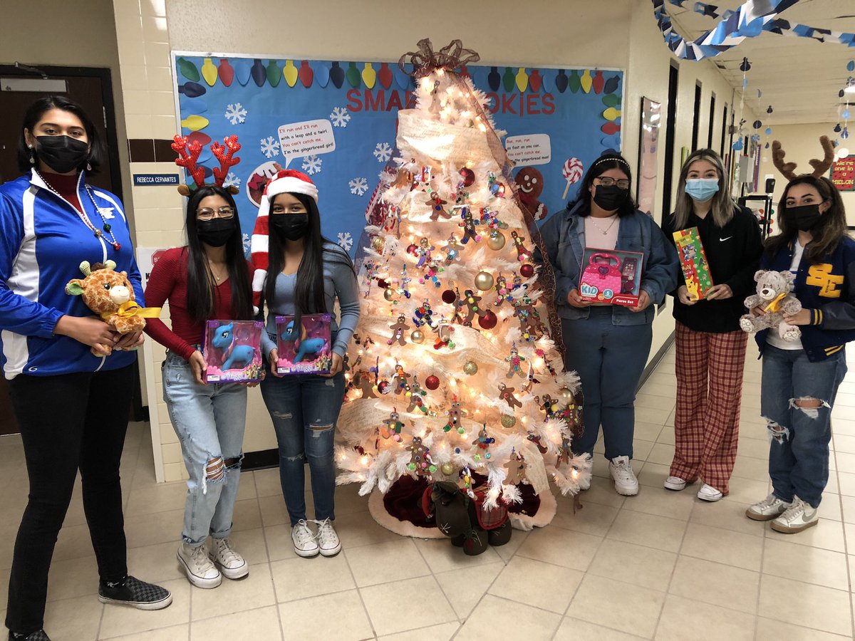 LozanoSEHS's tweet photo. In the spirit of giving 🎁 @SEstuco19 gave out several toys to our little Eagles @Loya_Primary90! Thank you for graciously hosting us @jcesquivel6. Seeing all their little smiles made it all worth it! #sehsthebest https://t.co/0TobYLDxUx