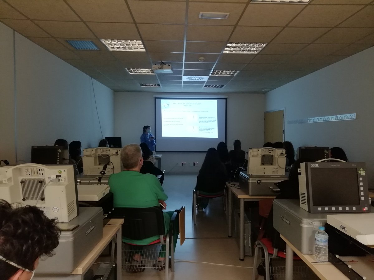 Paloma_Mate_M's tweet photo. Impartiendo el Curso de laparoscopia para residentes en el Hospital Universitario Infanta Sofía.
 
¡Muchas gracias a todos los alumnos!🙂
@aecirujanos @aecformacion @scmi_itec @cgdhuis @MarianaVirosta @antonia_vaquero https://t.co/Q4JCfsdlbt