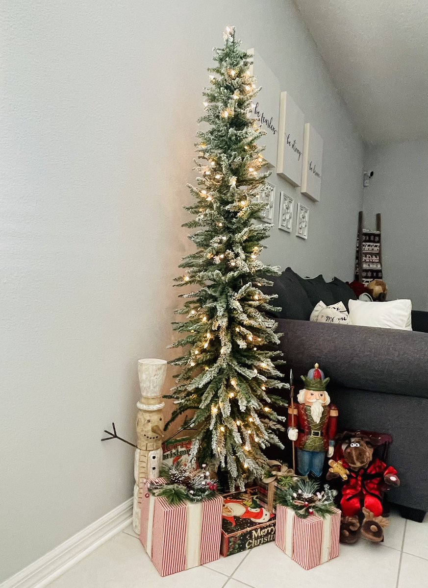 joseline_ferrer's tweet photo. Christmas decor #Christmas #ChristmasTree #enjoythejourney #enjoythelittlethings https://t.co/MAiz4Z2lEV