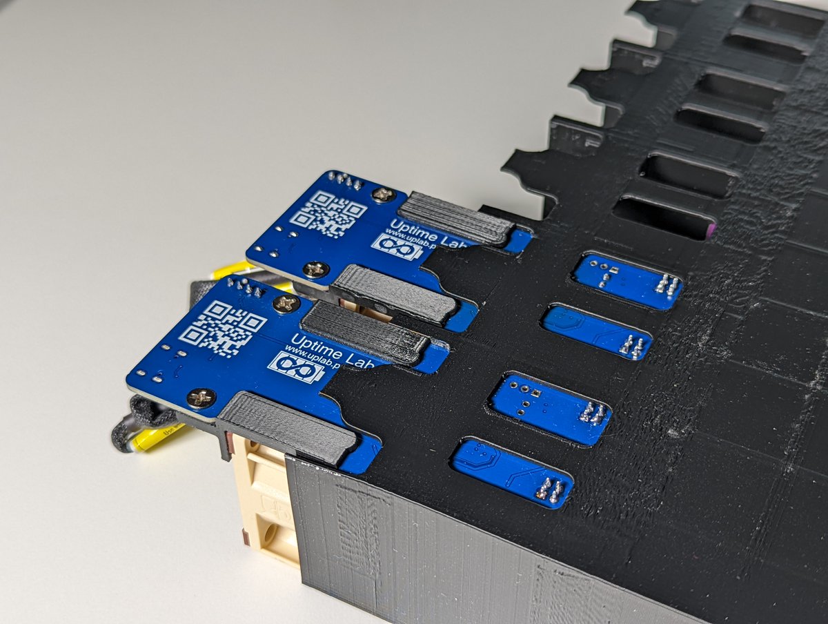 Merocle's tweet image. a little bit about cooling
Smart and non-Smart Fan Units for the enclosure for Compute Blades.
Smart one:
Based on RP2040, 2 temperature sensors, 2 UARTs for communication with blades
non-Smart:
PWM Fan can be controlled and monitored from 1 Blade directly
#RaspberryPi