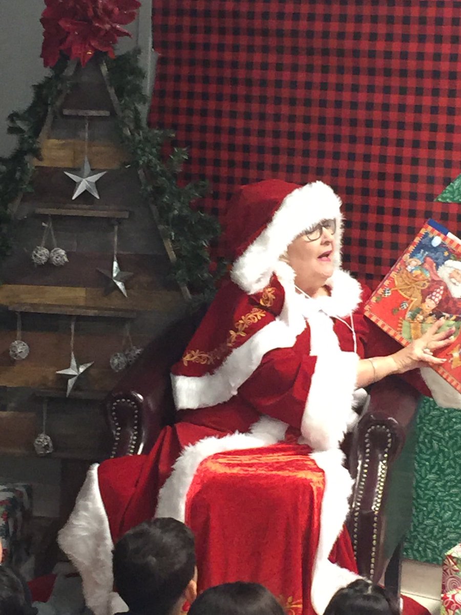 PBSTEMLeader's tweet photo. @UTPBSTEMAcademy #scholars listen intently as Mrs. Claus shares her favorite books! #storytimewithMrsClaus https://t.co/uFP9riXbDP