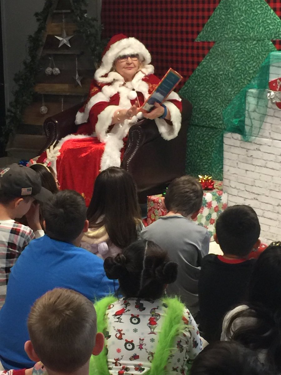 PBSTEMLeader's tweet photo. @UTPBSTEMAcademy #scholars listen intently as Mrs. Claus shares her favorite books! #storytimewithMrsClaus https://t.co/uFP9riXbDP