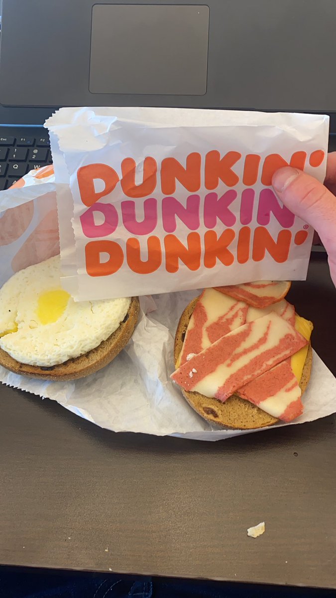 jdsersc's tweet photo. @dunkindonuts lol what is this hot garbage? Is that even real bacon on the sandwich?? https://t.co/f5D4uMhhFy