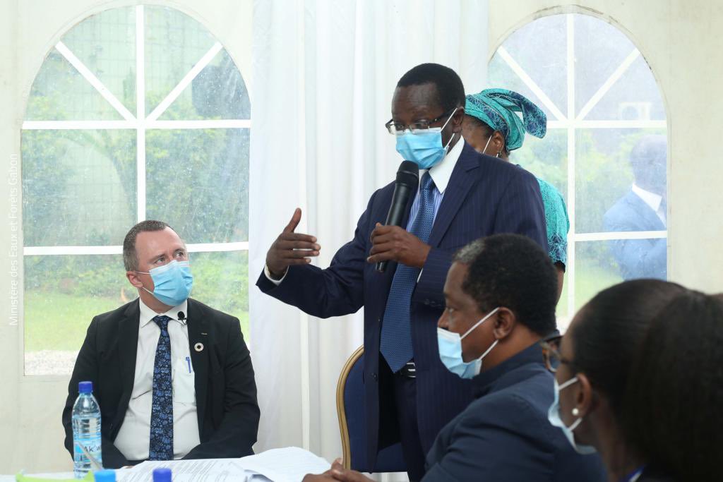 ForetmerGOUVGA's tweet photo. Le ministre Délégué kenyan en charge du Tourisme et de la faune partageant l’expérience de son pays dans la gestion du conflit homme-éléphant. 

#CHEGabon #CHE https://t.co/0KSOgtJLZH