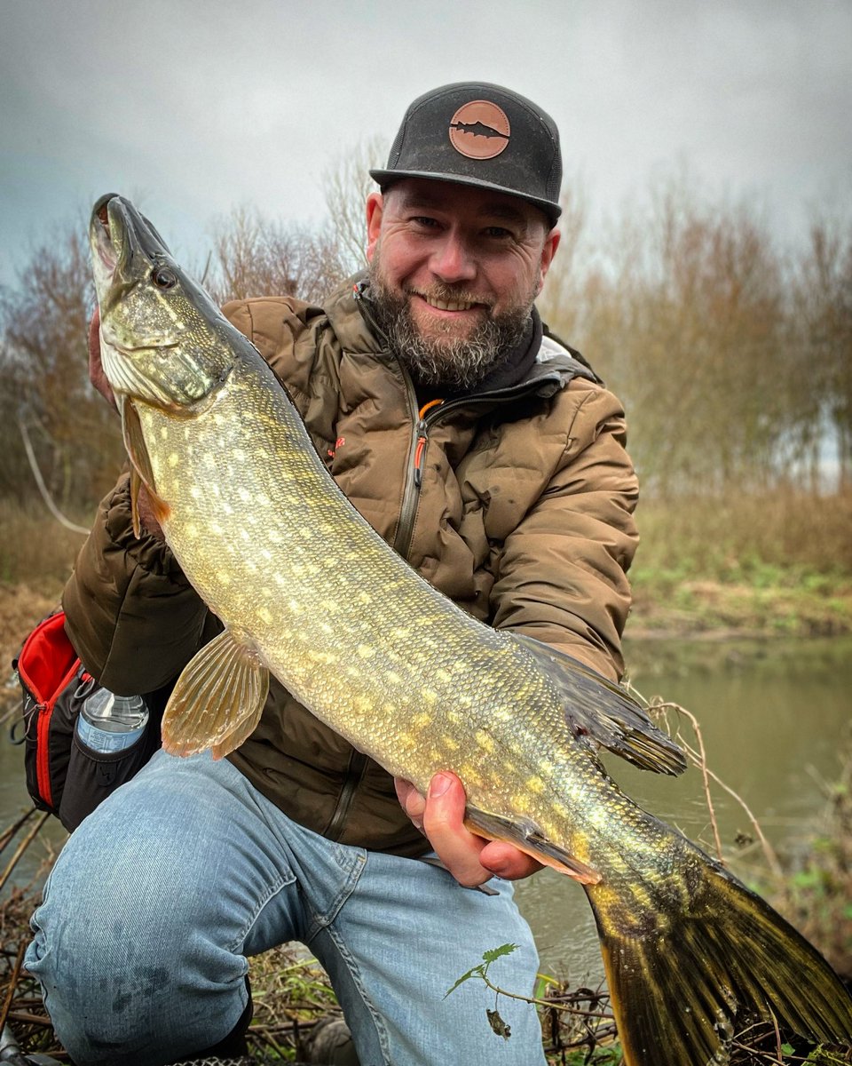 FlayChristopher's tweet photo. Some people go for a coffee on their lunch break…. I grab my fly rod 👊🏼🐊🎣 #flyfishing #ukflyfishing #pike #pikeonthefly #flyfishinglife #visionflyfishing #flyfishingaddict #catchandrelease #fullingmill #predatorflyfishing https://t.co/q1m1HokEFq