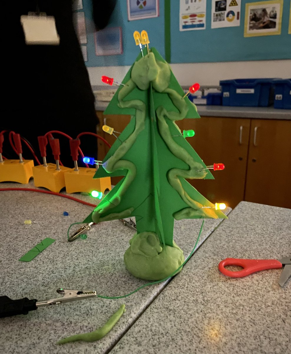 PhysicsChurston's tweet photo. Merry Christmas from Physics at Churston @CFGS 🎄🎅☃️ https://t.co/YW0crHgt68