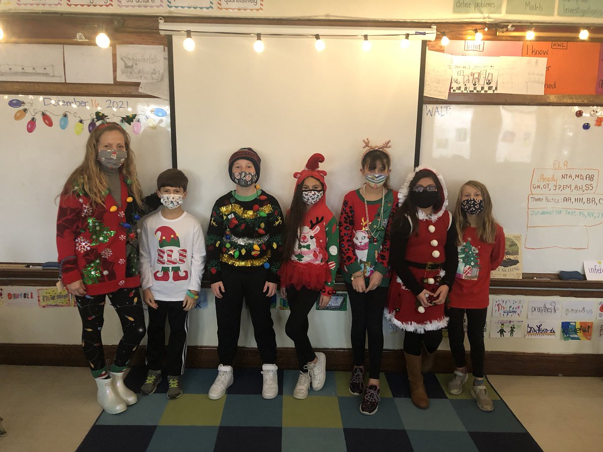 Festive in Fourth! 🎄☃️❄️🎅🏼<a href="/WalshVikings/">WalshVikings</a> <a href="/FSDVikings/">Farmingdale School</a>