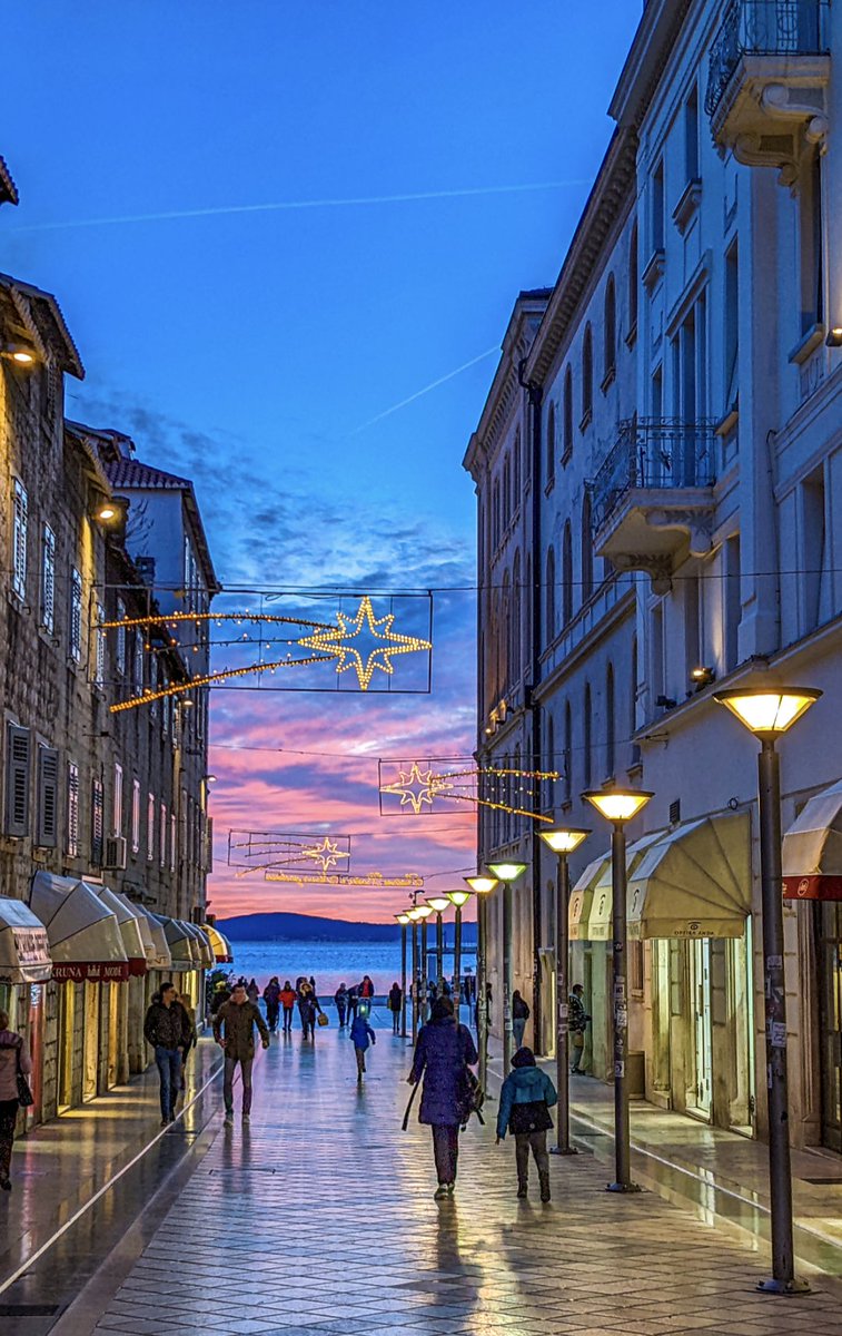 BrentAndMichael's tweet photo. Someone was kind enough to say this picture I snapped last night here in Split, Croatia, looked like a painting. Which is exactly why I'm such a huge fan of #pixel4A phones @madebygoogle! ~M https://t.co/bb4e44YnPO