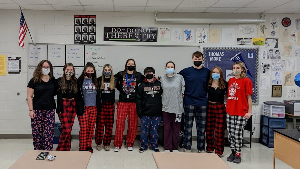 PCHSstucouncil's tweet photo. Miss Bowling’s class is ready for the Polar Express 🚂😃🎅🏼 ⁦@paiger_major⁩ https://t.co/gGYAG9rMMc