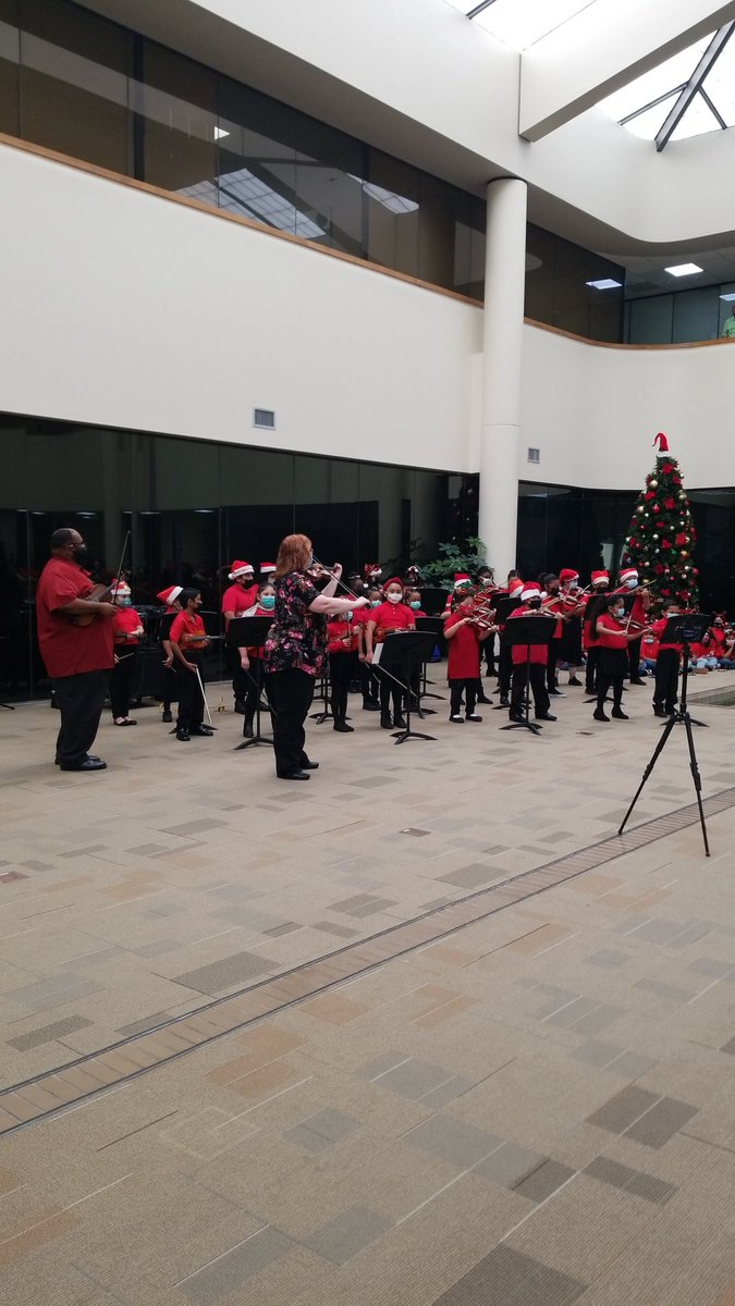 Raqpeavy's tweet photo. Student performances from our fine arts @Anderson_AISD @drsimpson353 @dancing_diva310 @adbustil @OOT_AldineISD https://t.co/PvWCz85OCZ