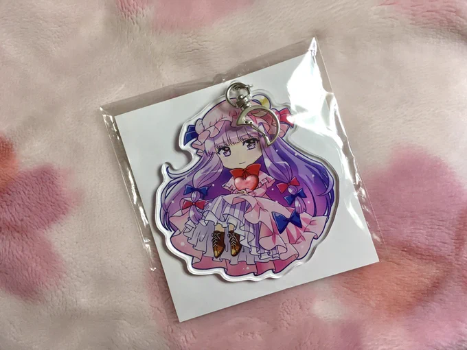 魔理沙のアクキー届いた!パチュリーとおそろナスカンはぜ〜ったい星形にしたかったのだ 