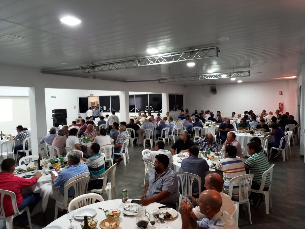 AgDtucuman's tweet photo. 🥂🥂Anoche fue la fiesta de fin de Campaña 2021 de nuestra oficina de La Cocha.
Con todos nuestros clientes y amigos de la zona.👏👏
Muchas gracias por el acompañamiento de siempre 👍🥂
📍La Cocha- Tucuman.
@FranRuiu @corzo_rogelio @tirsott @Barros87Jorge @daniel_pperez https://t.co/keCZ3LW3eS