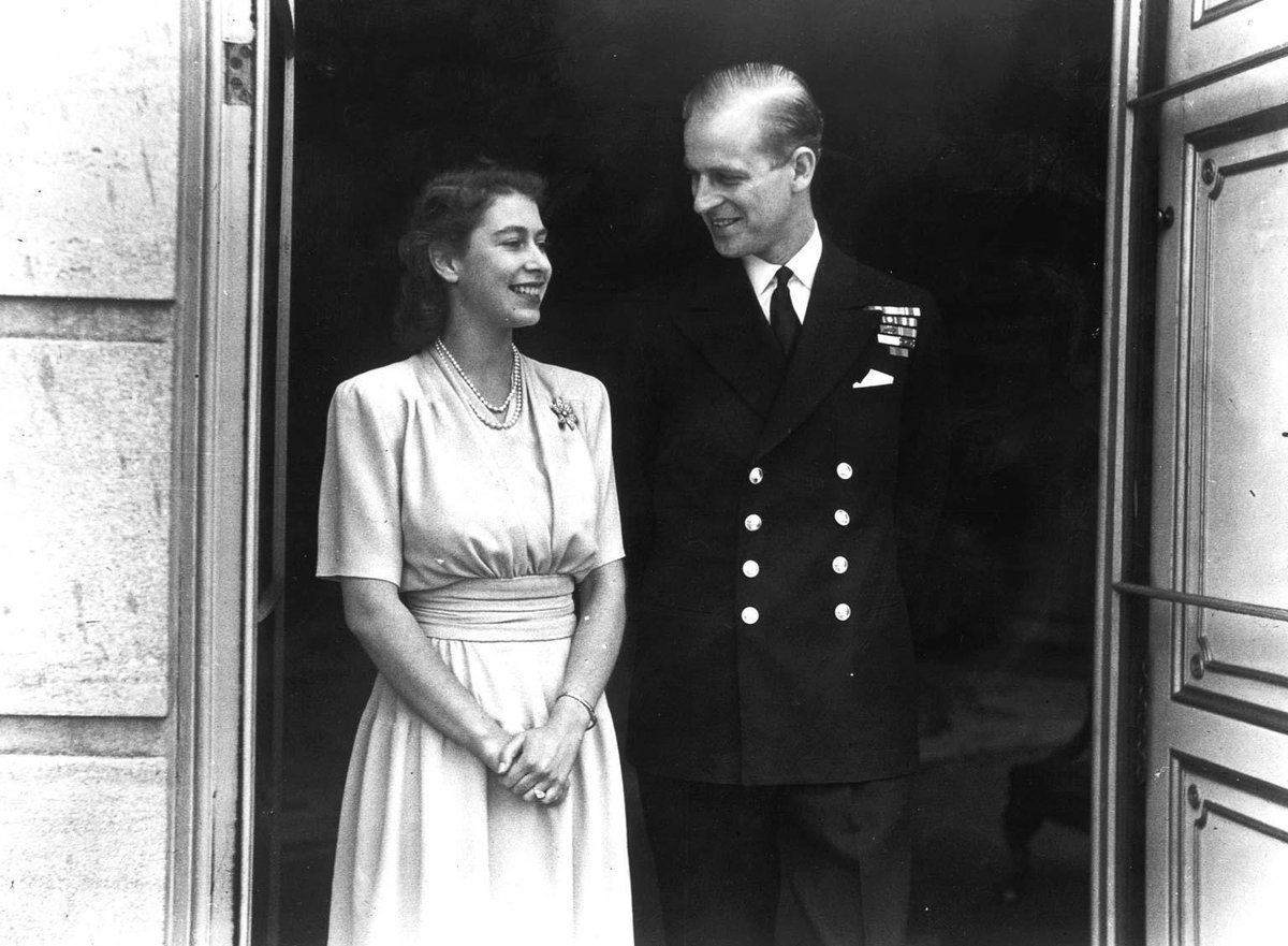 ClarenceHouse's tweet photo. “My father, as Lord High Admiral himself, was extremely proud of his links to this College, and it was here that my mother and father first met in the Captain’s garden, while my grandfather, King George VI, carried out the inspection of your predecessors.”

- The Prince of Wales https://t.co/BjEeueuxfg