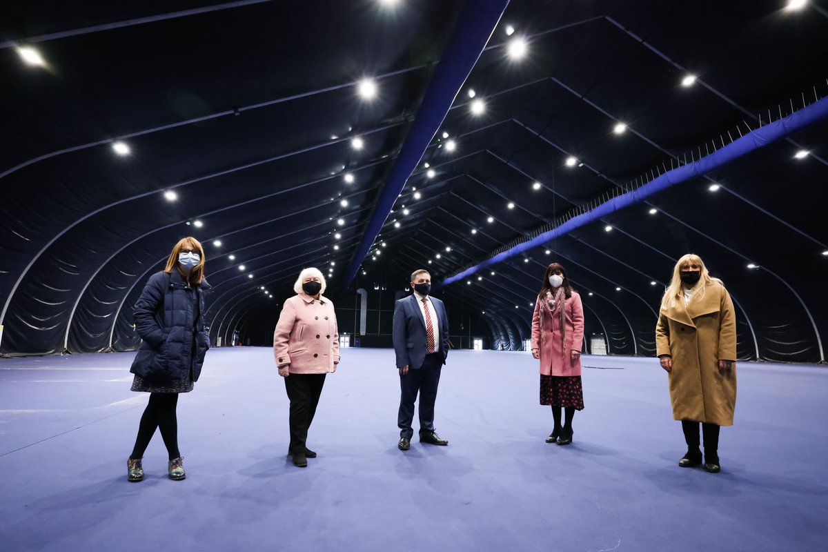 setrust's tweet image. ‼️ NEW MASS VACCINATION CENTRE AT @TECBelfast  COMING SOON ‼️ 

The new large-scale facility will offer walk-in and appointment options for boosters and first and second doses of Pfizer. 💉 

It will open its doors early next week.

Read more here: setrust.hscni.net/our-jabs-will-…