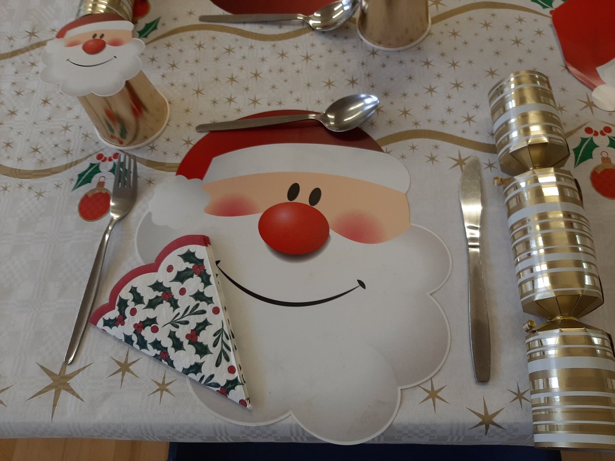 GeorgesLtd's tweet photo. Enjoying a fabulous Christmas meal,gifts and Christmas karaoke.Happy Christmas to all#Christmas Dinner @Whamgirly1
 @TonyC_BaH  @PamelaSpenceru1 https://t.co/L1MbPeYGSd