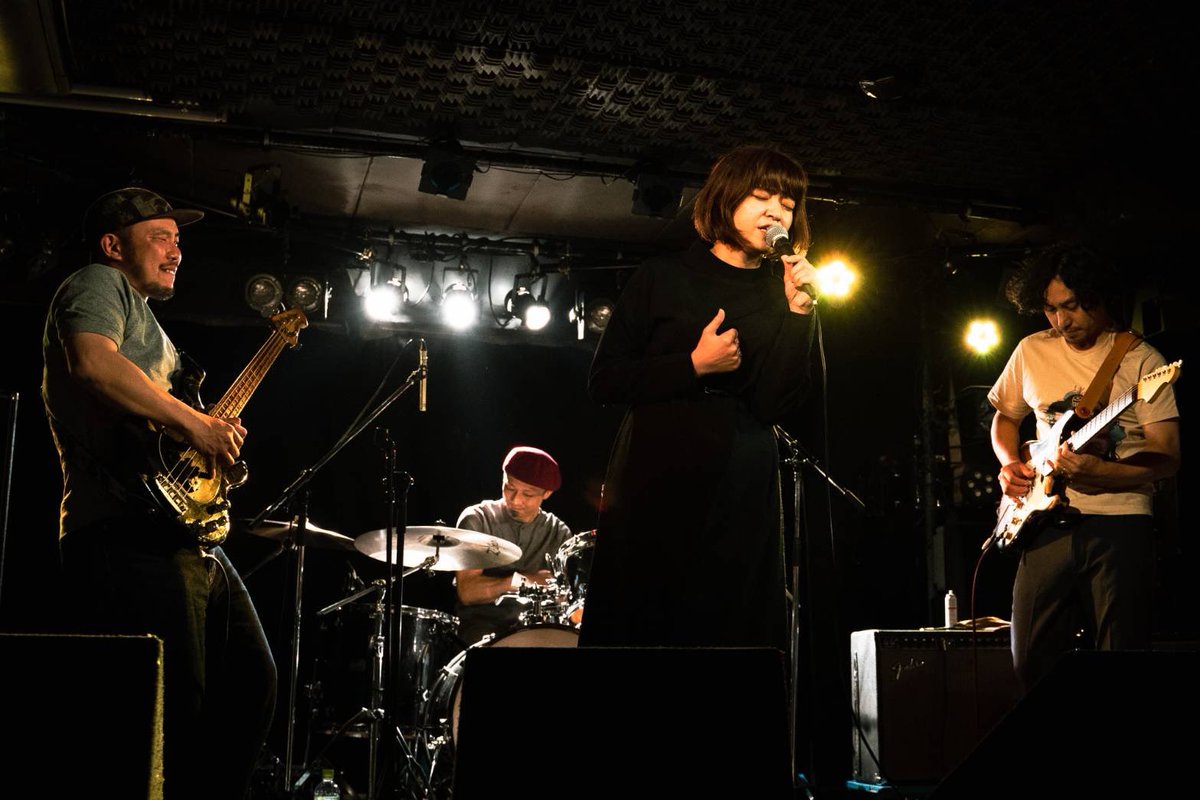 y__oncemore's tweet photo. 渋谷Lush、ありがとうございました！
いい夜でした🔥

セットリスト
1.昨日をもう一度
2.Swimmy Swimmer
3.境界
4.花とゆめ
5.HOME

photo:Kei Ando https://t.co/Stl6Par8gC