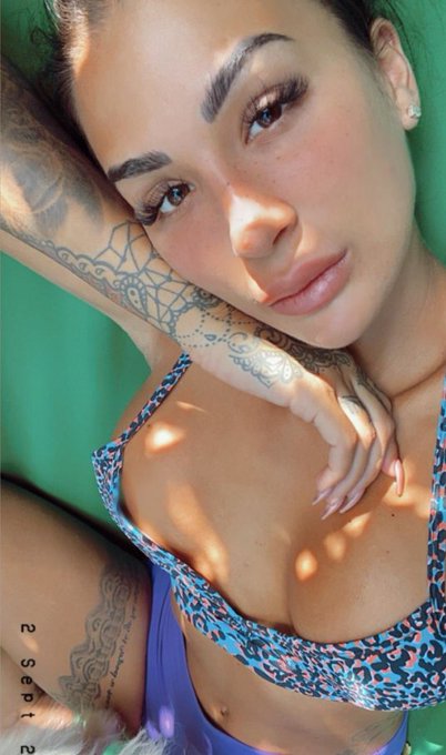 RT Si piensas que soy una chica bonita🥰 https://t.co/5ERnCldaBl<a href="/tag/house"class="tags"><span>#house</span></a><a href="/tag/musicvideo"class="tags"><span>#musicvideo</span></a>