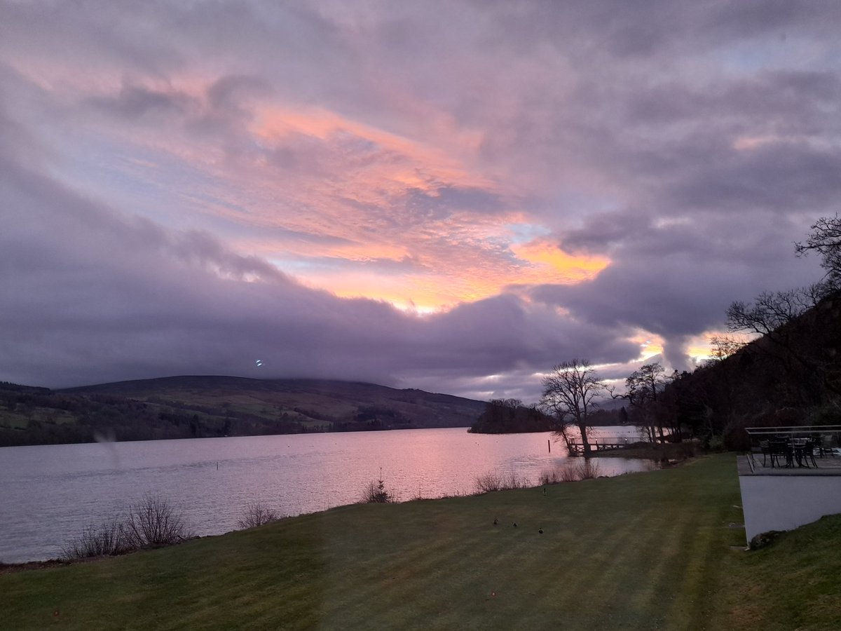 This photo doesn't do justice to the incredible stormy sunset today. #diamondresorts #kenmore