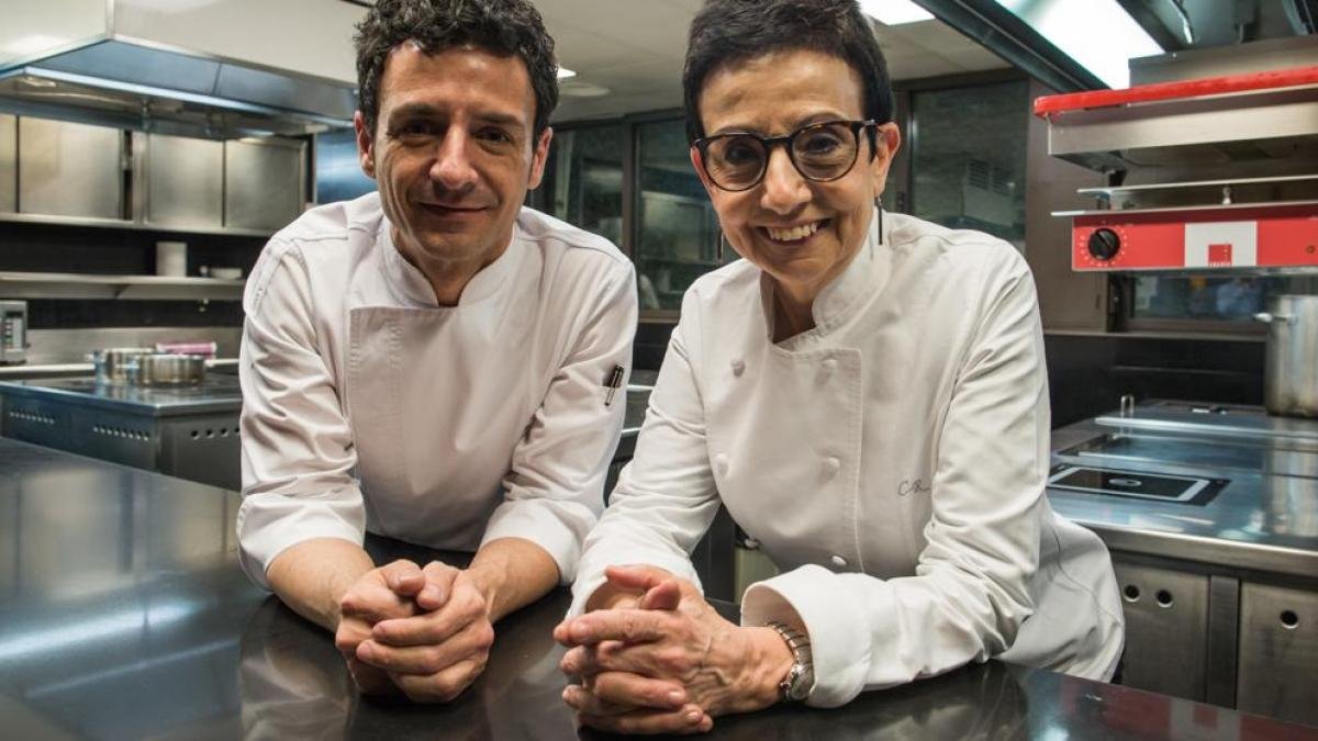QuinOrgull's tweet photo. 🔴 LIVE
El @raulbarus va estar a la gala de les Estrelles Michelin 2022 on s’ha ha donat a conèixer els millors restaurants d’Espanya i Portugal 🍴🌮🍜

¡Quin Salseo! 
Ara a @orgullradio per https://t.co/ZIGabbXex2 🎧 https://t.co/Y4hRgU3bOm