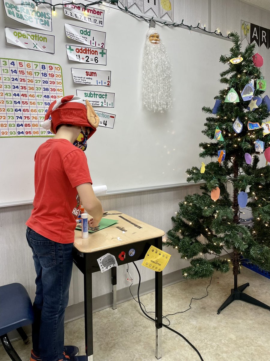 Grade3EFI's tweet photo. My little elves yesterday busy making their Christmas cards 🥰@StCofA_HCDSB https://t.co/o9VRvirYQx