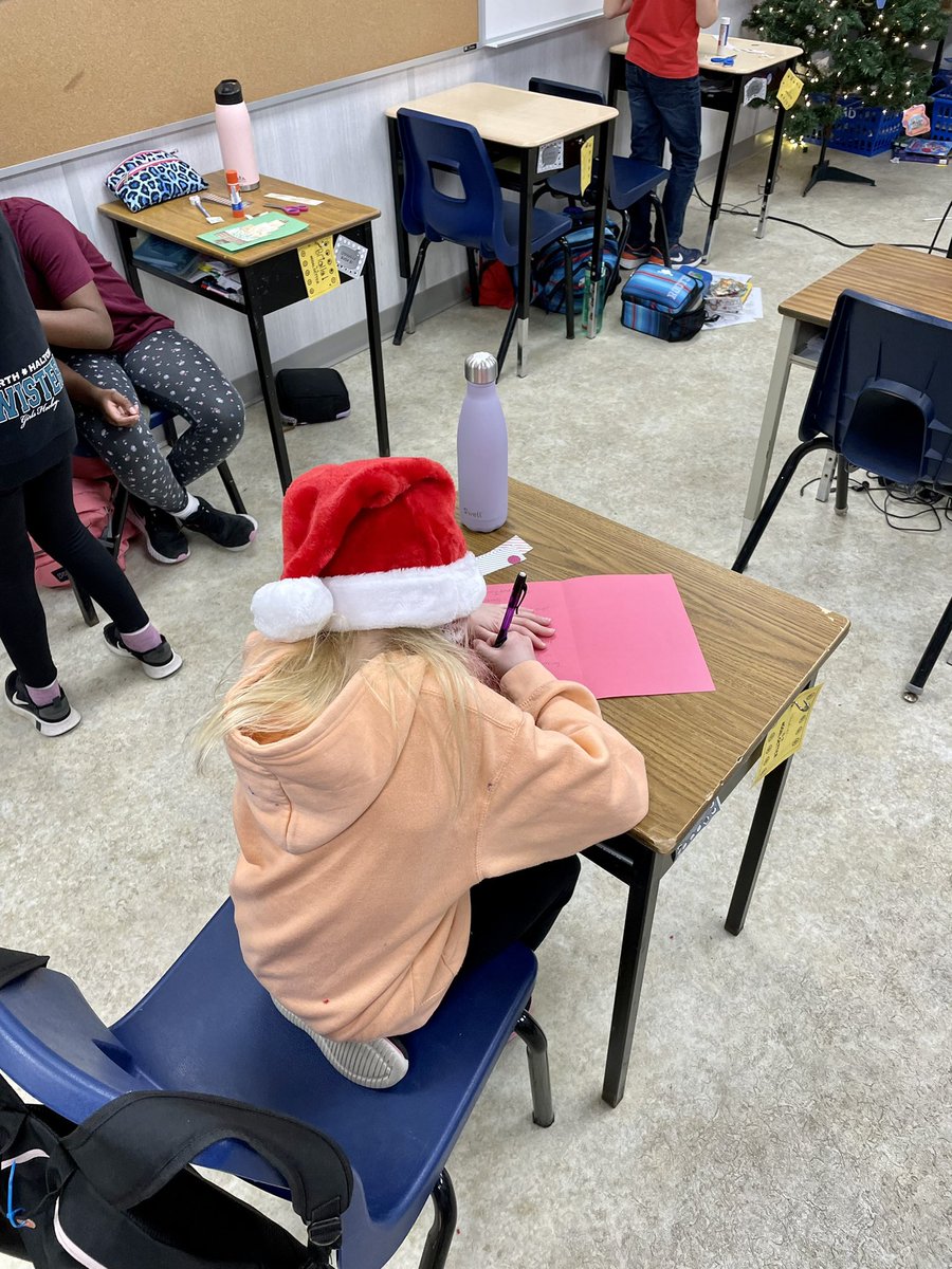 Grade3EFI's tweet photo. My little elves yesterday busy making their Christmas cards 🥰@StCofA_HCDSB https://t.co/o9VRvirYQx