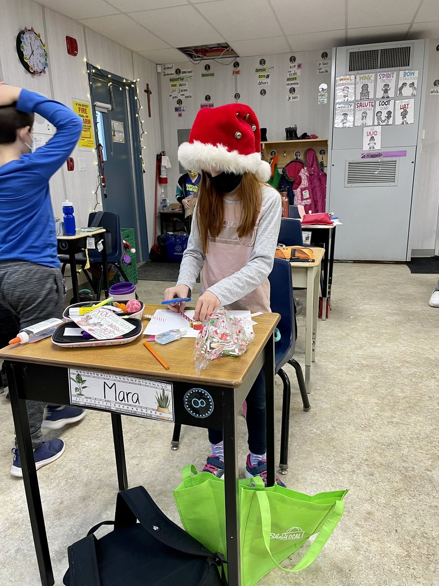 Grade3EFI's tweet photo. My little elves yesterday busy making their Christmas cards 🥰@StCofA_HCDSB https://t.co/o9VRvirYQx