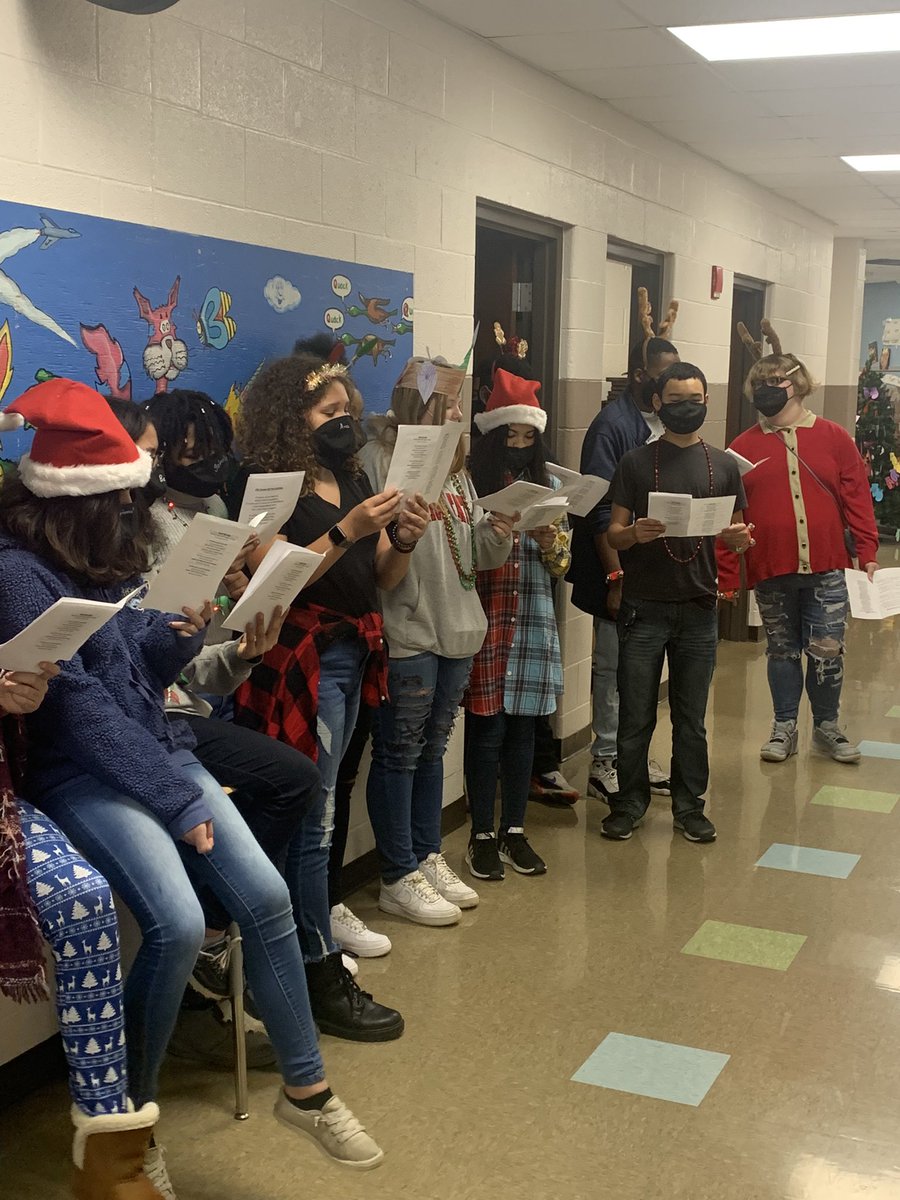 CB_WCS's tweet photo. 7-8 Choir singing carols to the K-2. Awesome Job!!! #TheJWCS https://t.co/mMJQStyQZf