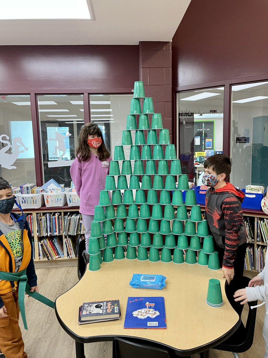Grade3EFI's tweet photo. Always a fun time when we go to the library 🎄@StCofA_HCDSB https://t.co/gNWAwTRTKy
