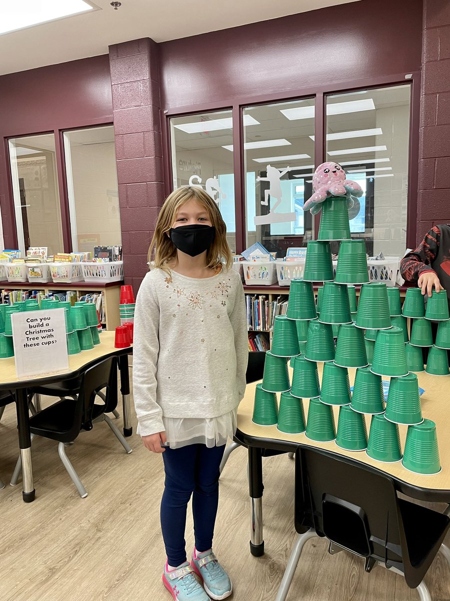 Grade3EFI's tweet photo. Always a fun time when we go to the library 🎄@StCofA_HCDSB https://t.co/gNWAwTRTKy
