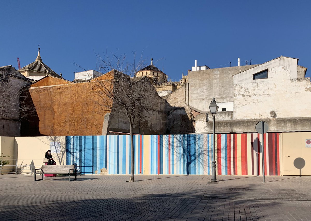 Check this out in Cordobá, Spain <a href="/Lauratobin1/">Laura Tobin.</a> on the Main Street by the river for all to walk by. This city is really ramping up their responsibilities to act on climate change 👏 #climatechange #GlobalWarming