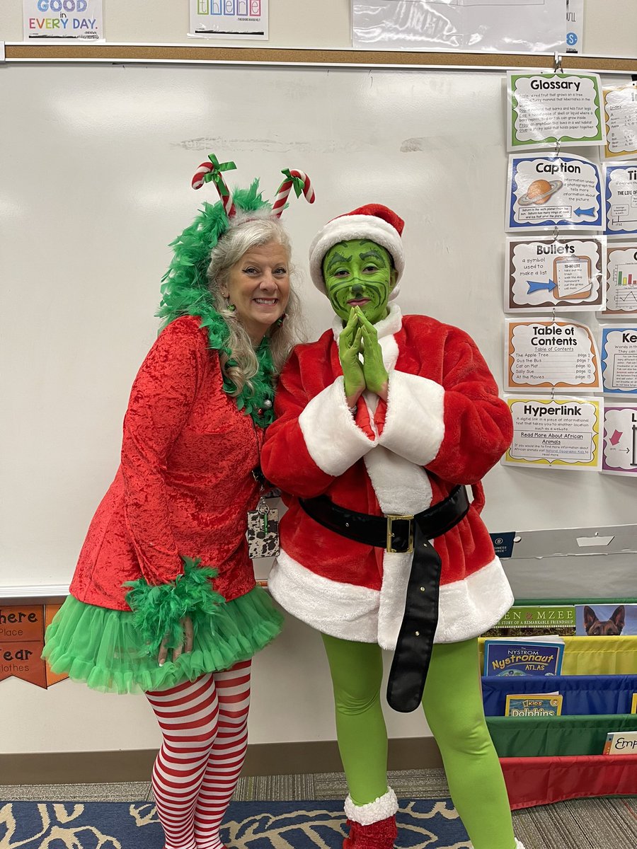 MsLitteraCTX's tweet photo. Cindy Lou came to visit the Grinch!! https://t.co/b1OR27XGa0