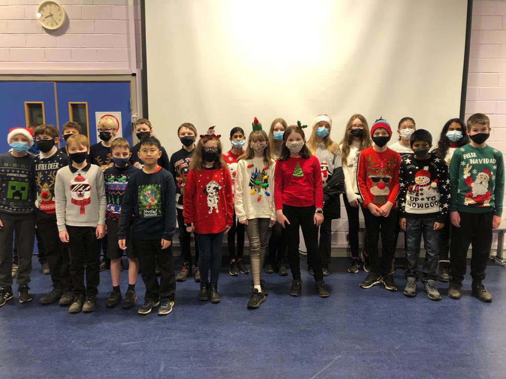 It was Christmas jumper day today <a href="/CraigmountHS/">Craigmount High School</a> - amazing effort from everyone and lots of money raised for Forth 1 Cash for Kids 🤩