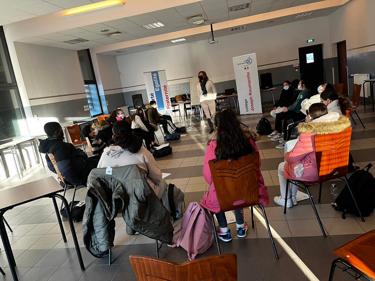 Engagé dans le programme pHARe #nonauharcelement le collège accueillait cette semaine l'association Ailhas venue à la rencontre des 6ème et 5ème. La semaine dernière les 5ème participaient au théâtre forum sur le même thème avec la Cie des autres <a href="/AcAixMarseille/">Acad. Aix-Marseille</a> <a href="/imanne_nah/">Imanne ANANE</a> #rep+