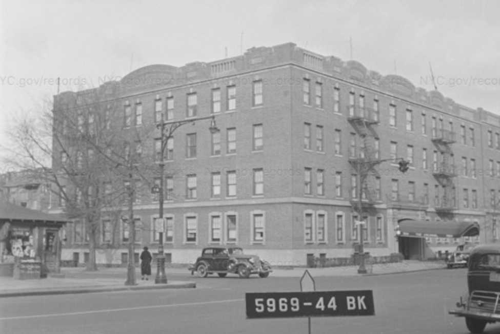 bayridgemuseum's tweet photo. William Lindsay Gresham, author of NIGHTMARE ALLEY, had family in Bay Ridge. In the 1930s, he listed 7826 Fourth Avenue as one of several addresses on his passport. It was where, in 1940, his stepmom and half-brother lived. The building is seen here the same year. https://t.co/KSHUr0anKi