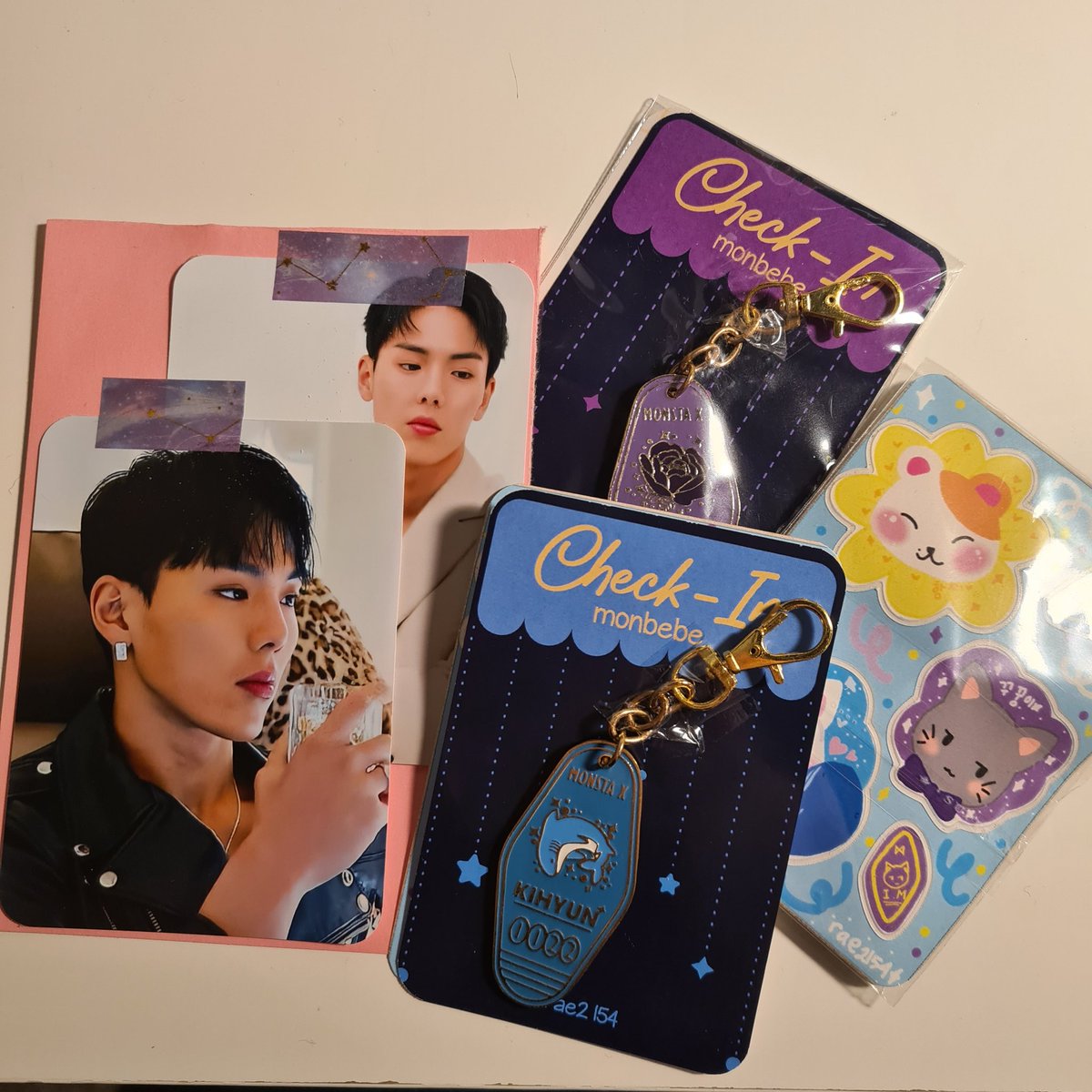 kikidoyooloveme's tweet image. the merch arrived all safe and sound! I maybe died a bit with the shownu pics 😆 thank you for the go!! @imxinterstellar #imxinterstellarproofs