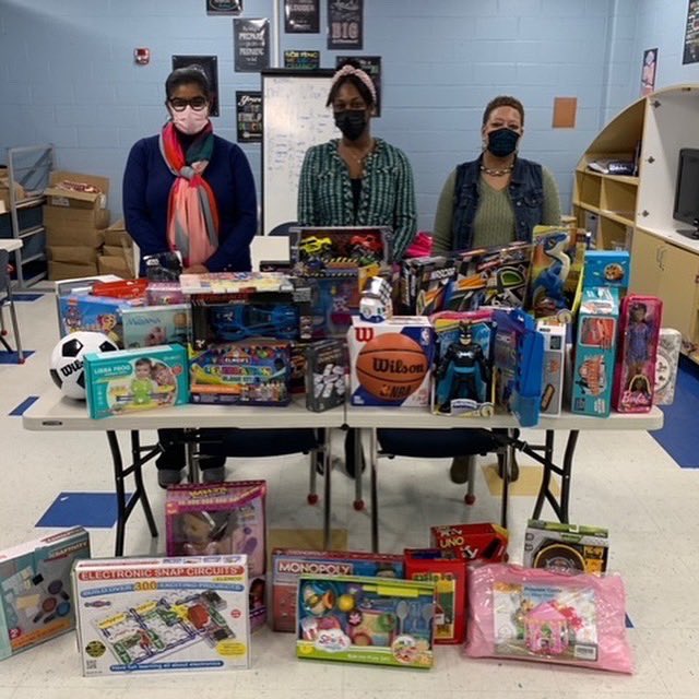 greaterhartjnj's tweet photo. Our chapter collected toys and gift cards to benefit @bgclubhartford. Thank you all for spreading holiday cheer to Hartford children! Our final gift total: 81 toys and gift cards. #CommunityService #GivingBack #LocalCT #HartfordHasIt @JackandJillInc https://t.co/OqidKeXcwB