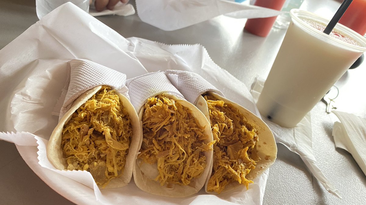 aldwin1's tweet photo. ¿Bad Bunny habrá probado los tacos de Ramonita’s Tacos Places de Cayey? https://t.co/JM0DDWrvHL