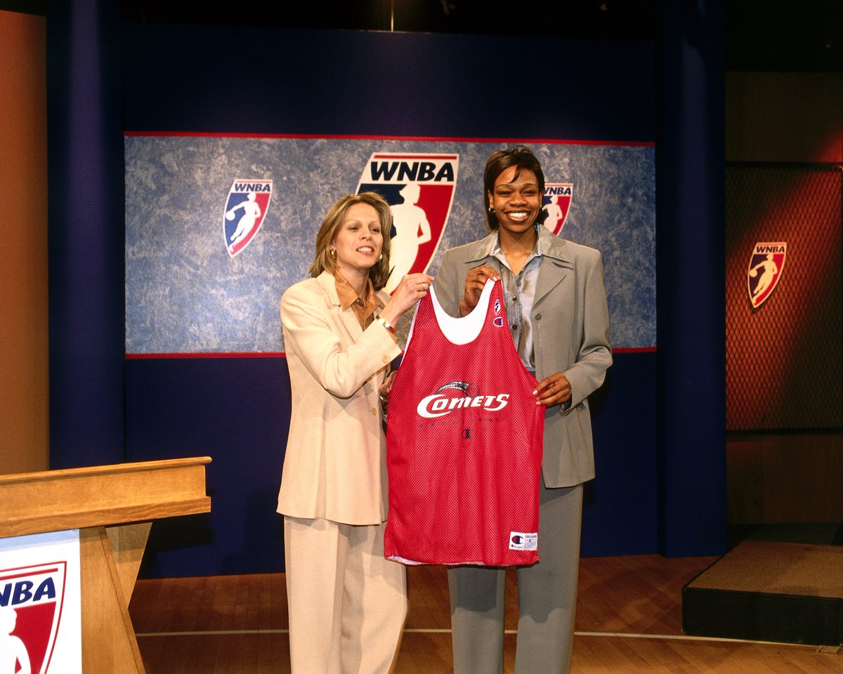WNBA's tweet image. No.1 picks can be the difference maker for a franchise 🏆

Just look at these former No.1 picks 😏 

Watch the #WNBADraftLottery presented by @StateFarm this Sunday, Dec. 19th at 3pm/ET to see which franchise gets this year's No.1️⃣ pick.