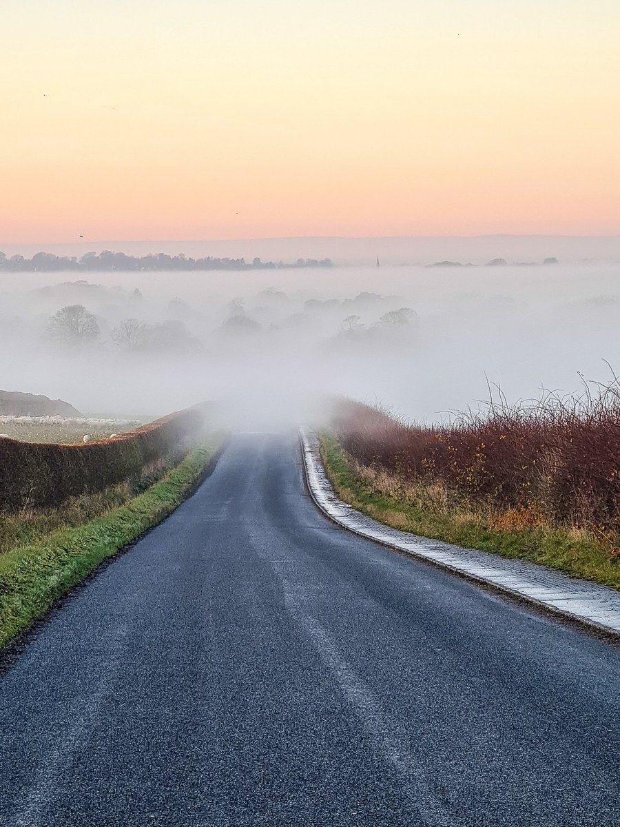 Coming down langton hill into pea soup fog, Malton and Norton hidden in there somewhere <a href="/northyorkswx/">NorthYorksWeather</a> <a href="/BBCLookNorth/">BBC Yorkshire</a>