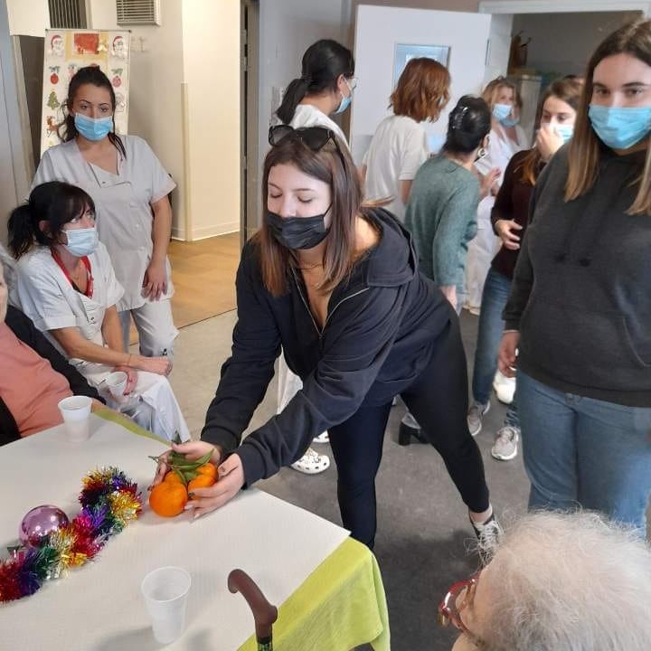 les élèves de la filière SAPAT et Madame Poletti,  ont distribués des clémentines dans ces structures :EPHAD Saint Andre Furiani 
EPHAD Sainte Thérèse Bastia
SAMU de Bastia
La pouponnière et la crèche A Ciuciarella 
EPHAD Pierre Bocognano Bastia
Pompiers de Bastia et de Lucciana