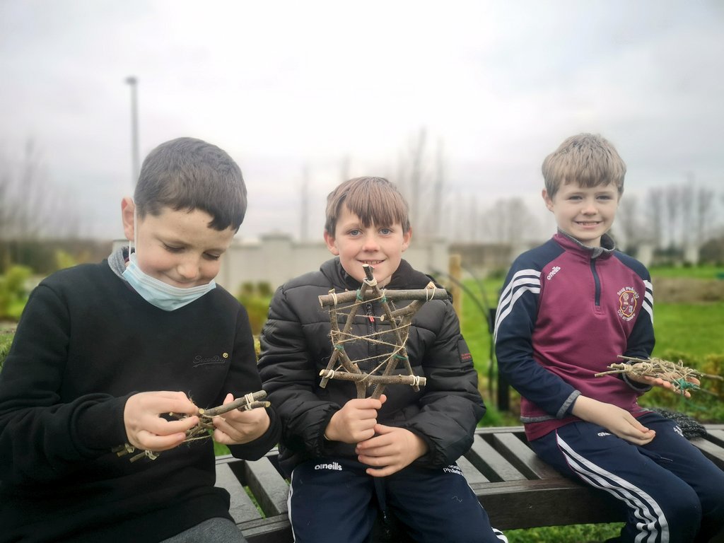 scoil_an's tweet photo. 3rd class followed @DonegalPaul9 Christmas outdoor lesson to make these fabulous stars out of twigs and twine. Practicing knots, learning about buds, teamwork, problem solving and much more featured in this lesson #outdoorlearningireland https://t.co/33fgkviGAK