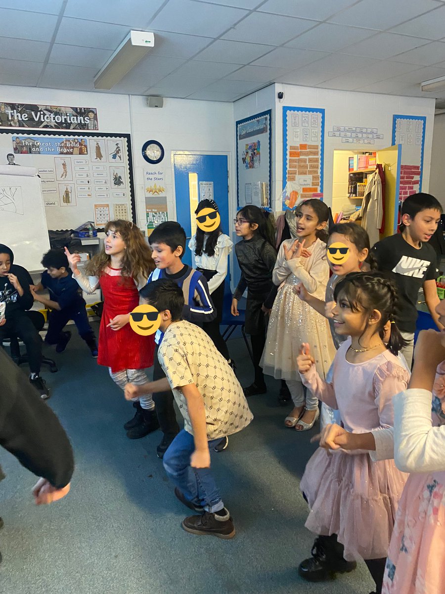 Miss Bi (@missbi17) on Twitter photo What a fantastic end to the term! A brilliant morning of crafts and then a party with some delicious snacks!🎄 <a href="/CliftonPrim/">CliftonPrimary</a> What a fantastic end to the term! A brilliant morning of crafts and then a party with some delicious snacks!🎄 <a href="/CliftonPrim/">CliftonPrimary</a>