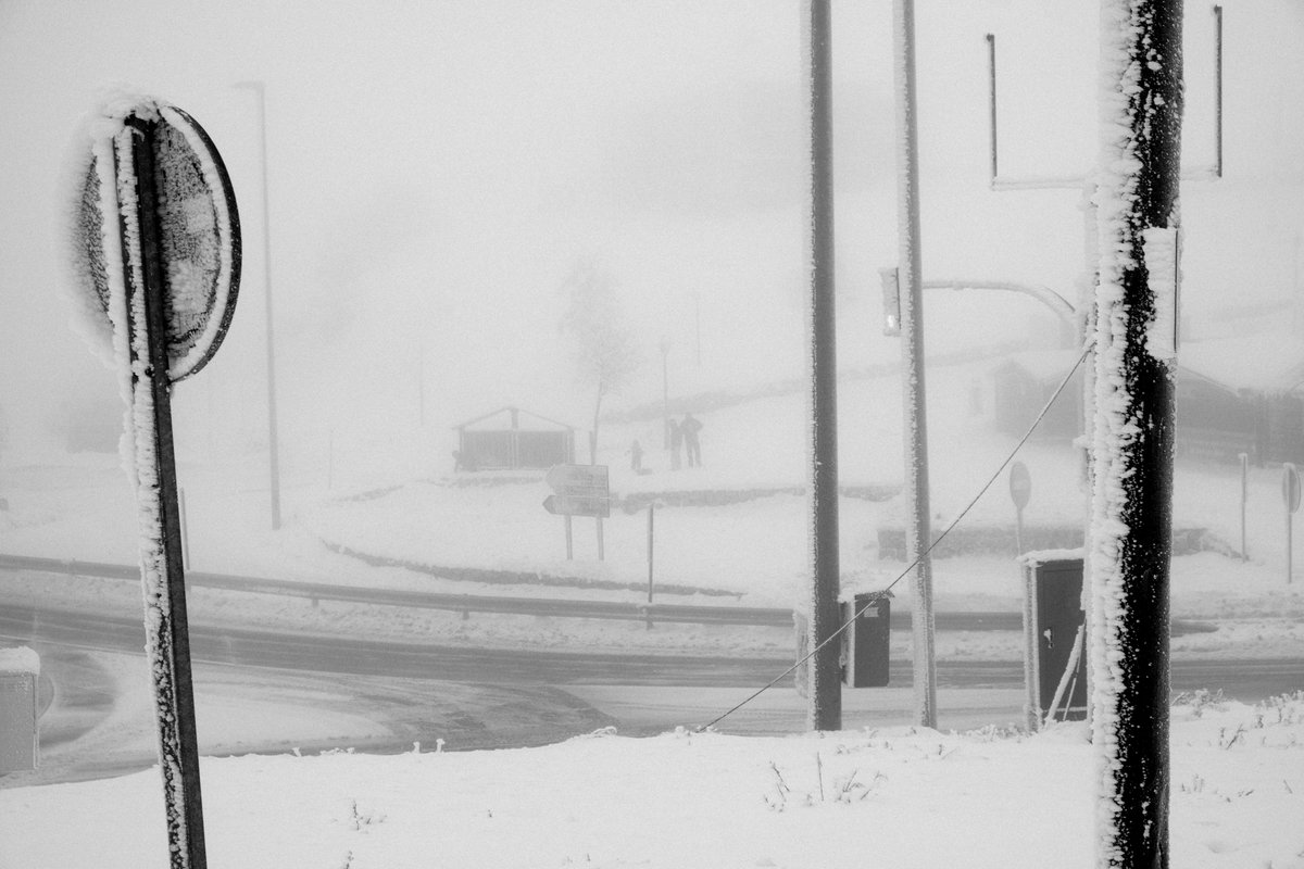 Minimalist photographs of a frozen place.