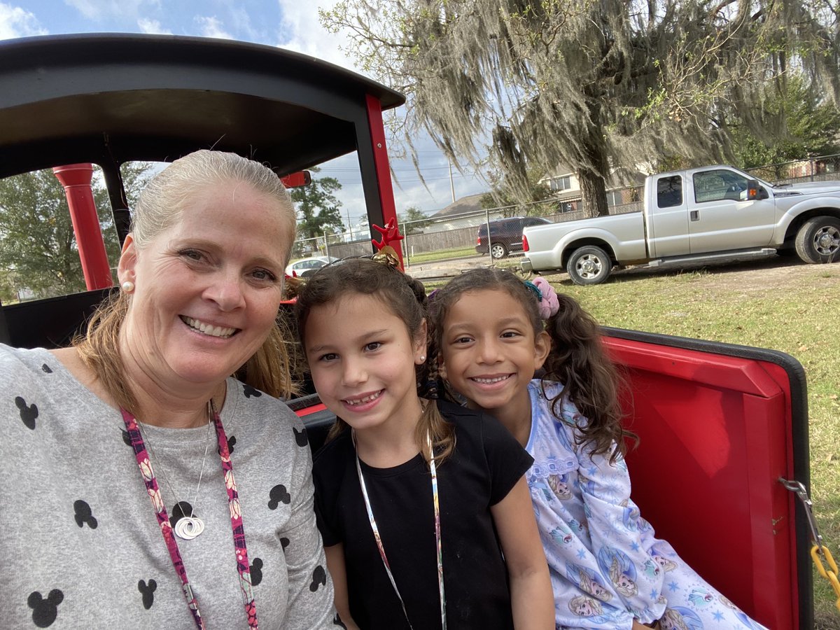 Pilar Express day!! ⁦<a href="/HumbleISD_PFE/">Pine Forest Elem</a>⁩ ⁦<a href="/SIP_PFE/">SIPPFE</a>⁩