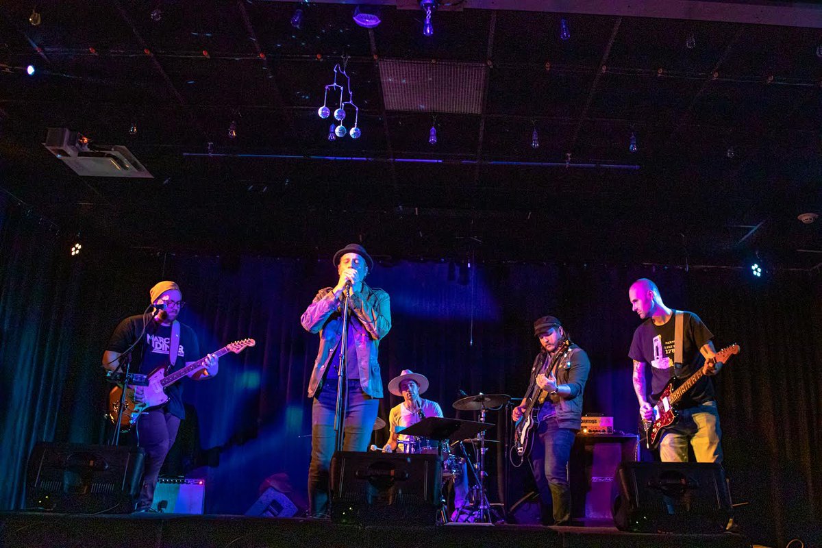 talonsofspring's tweet photo. 📸 @emilybodley  @suntikistudios #portland #mainemusic #indierock #spokenword #psychedelic #rocknroll #livemusicphotography #livemusicvenue https://t.co/pe0ah0eHre https://t.co/6DyvZso0W6
