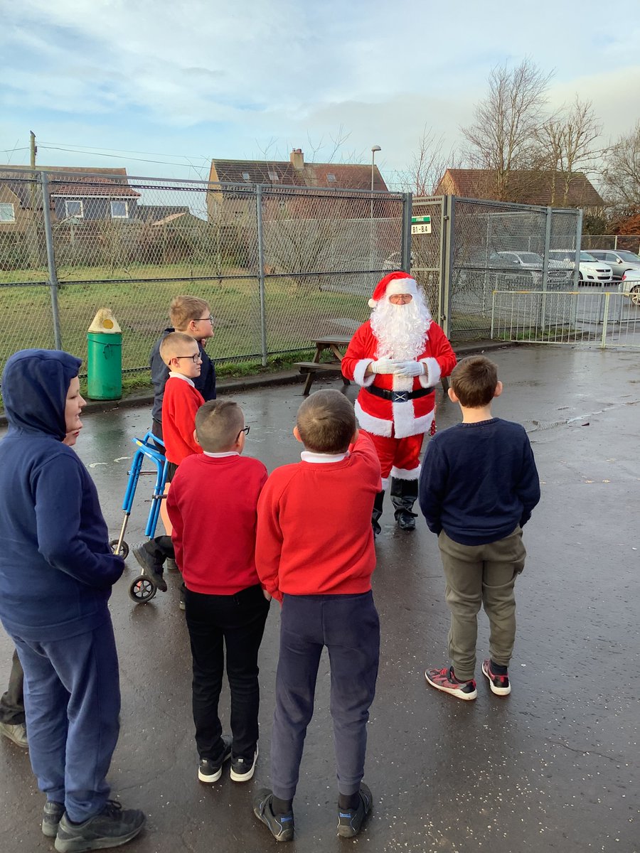 UpperEPHPS's tweet photo. We had a special visitor today 🎄 https://t.co/IPs9DCNqpk