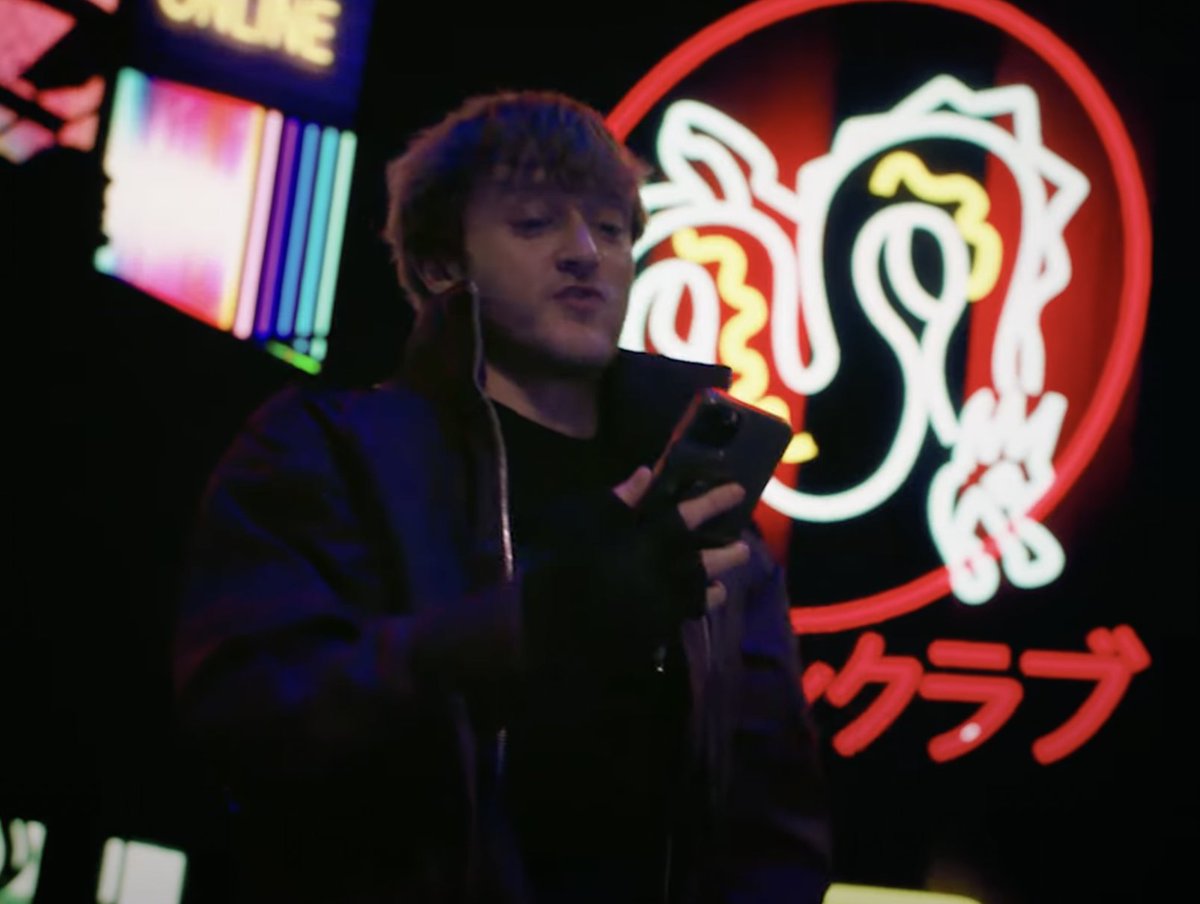 interludefrance's tweet photo. C'est le retour du V 🔥

Vald revient avec cinq inédits et une tournée en 2022 

La liste des morceaux 👇

▪️ La Machine - prod by Seezy
▪️ Nouvelle industrie - prod by Seezy
▪️ Ce soir - prod by Ovaground
▪️ Where are my Lovers ? - prod by Aociz
▪️ Bien sur - prod by Hellboy https://t.co/yJHYNd0z3x